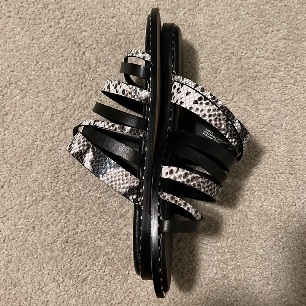 Charles David Source Sandal - Picture 6 of 10